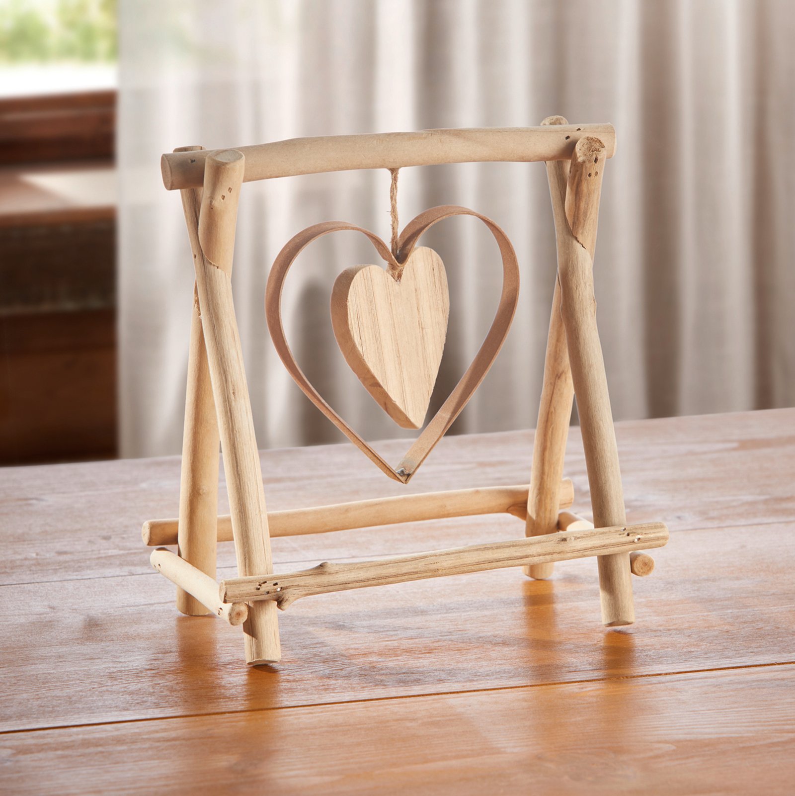 Medinė dekoracija "Swinging Heart"